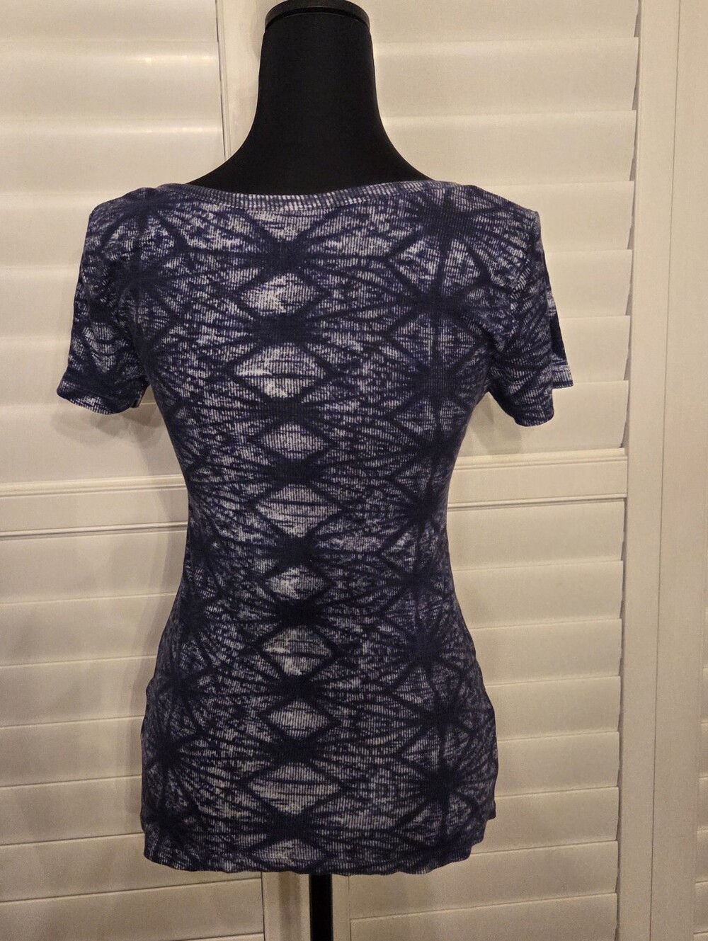 Lucky Brand Navy Tie-Dye Henley Scoop Neck Short Sleeve Top Size M - Picture 2 of 12